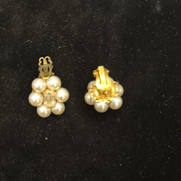 Elegant Vintage Faux Pearl Necklace and Earring Set (clip) - Picture 2 of 4